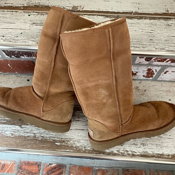 CLASSIC UGGS! Wear them rolled up or down!! Well loved w/ LOTS of life left 😎😎 - Picture 2 of 12